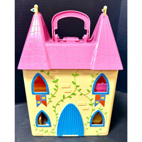 Peppa Pig Peppa's Princess Castle Deluxe Playset 4 royal figures bed chairs - Picture 8 of 8